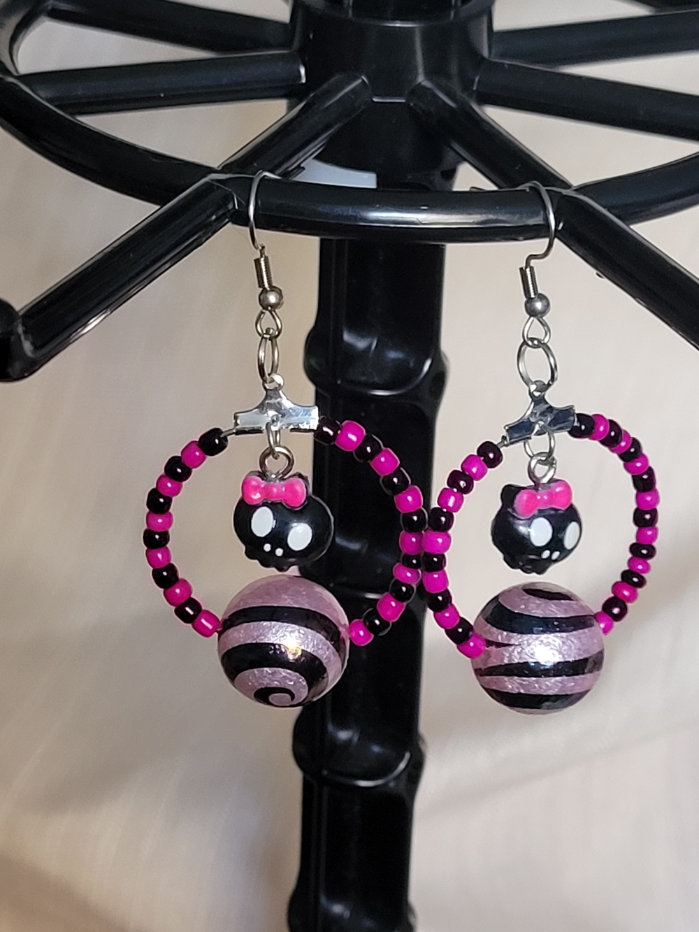 🍁NEW🍁 Handmade Pink and Black Skull Beaded Hoop Earrings - Women Jewelry